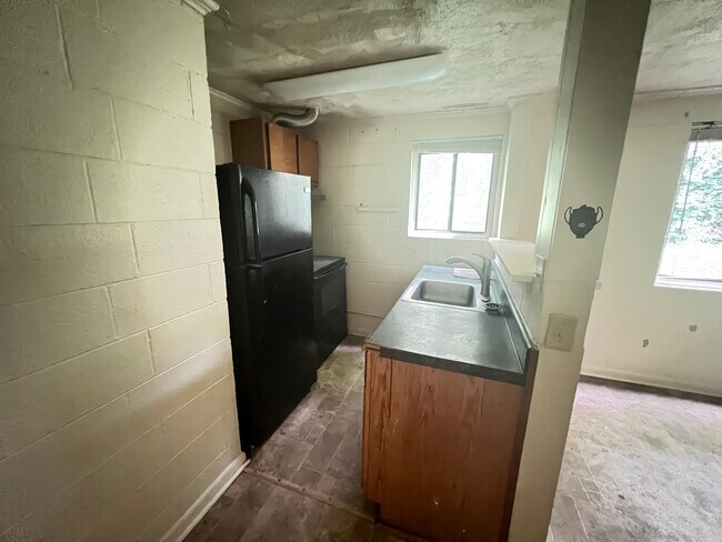 Building Photo - 1814 Stadium Rd