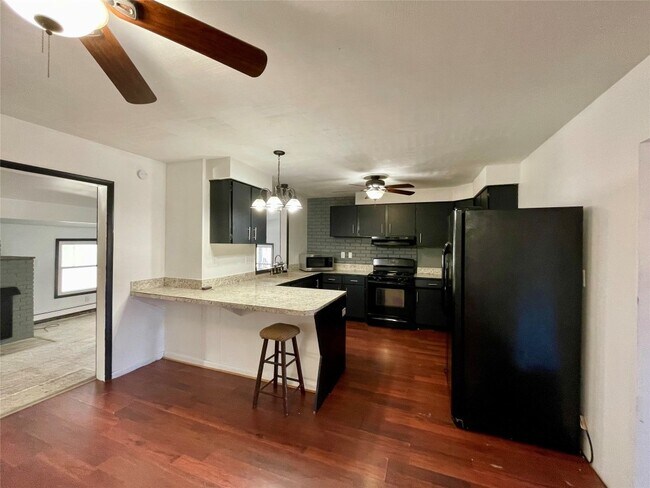 Foto del edificio - 705 N McKinley Ave