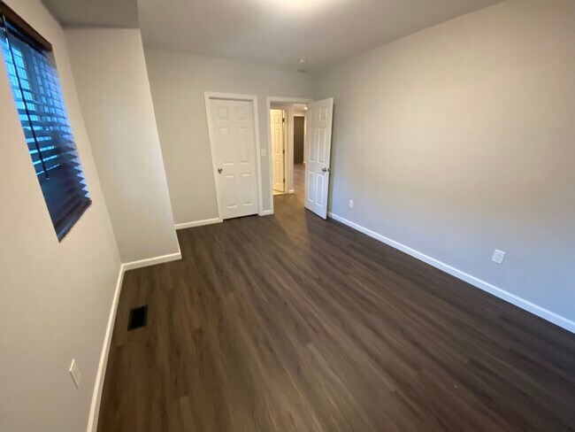 Larger bed room With walk in closet - 55 Woodhull Rd