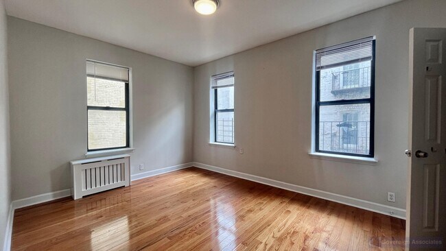 Building Photo - 213 Bennett Avenue