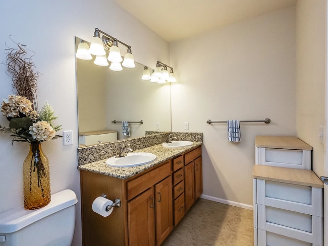 Building Photo - 4786 Strathmore Cir SW