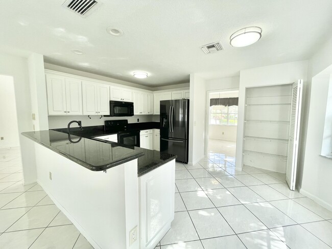 Building Photo - 10579 Pebble Cove Ln