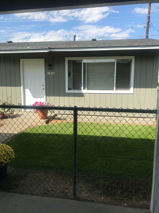 Building Photo - 1502 S 4th Ave