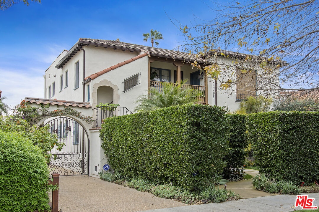 Foto principal - 607 N Kilkea Dr