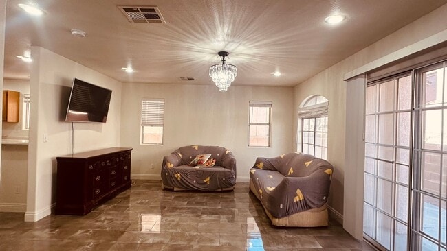 Building Photo - 3 Bedrooms Home in Gated Community(Furnished or unfurnished options available)