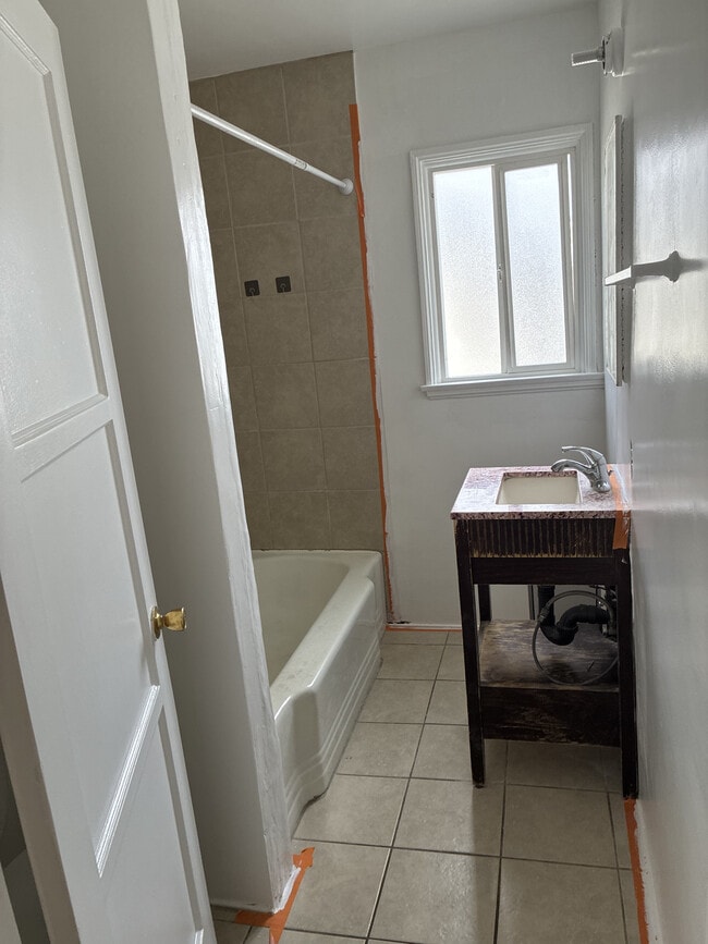 bathroom - 335 N Florence St