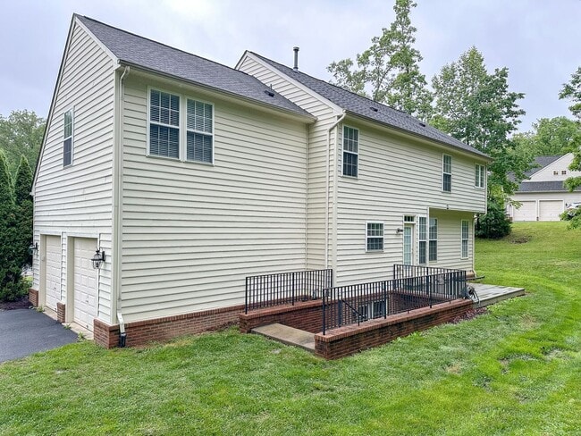 Building Photo - Reedy Creek 5bed/4Bath House