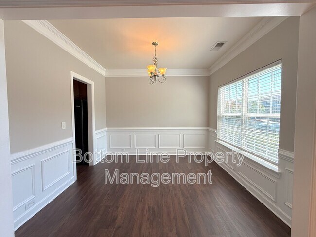 Building Photo - 2910 Watercrest Dr NW