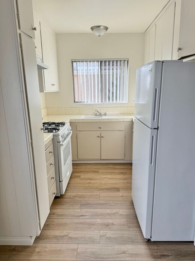 Foto del edificio - Modern and Stylish 2 Bedroom