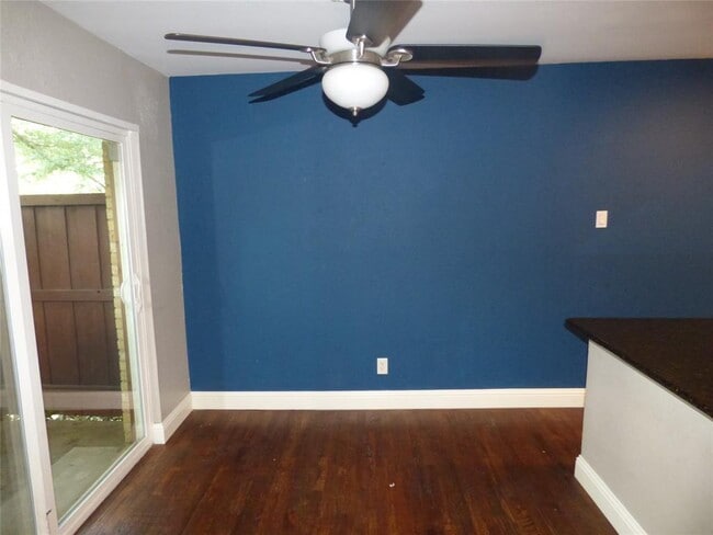 Building Photo - 5844 Sandhurst Ln