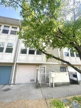 Building Photo - 1007 E 61st St