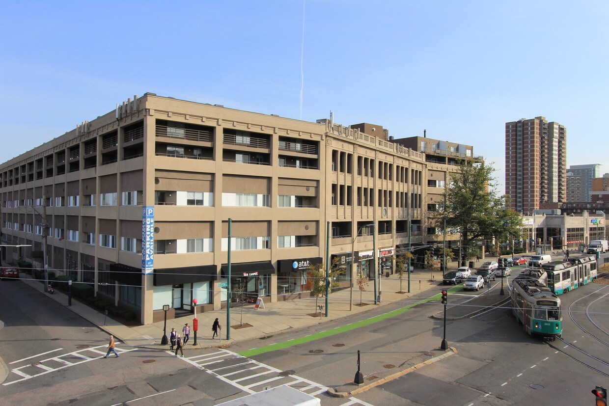 Foto principal - 1089 Commonwealth Avenue