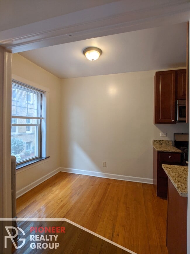 Foto del edificio - 4912 N Hoyne Ave