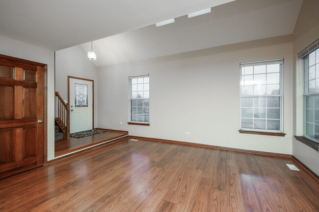 Foto del edificio - 562 Heritage Dr