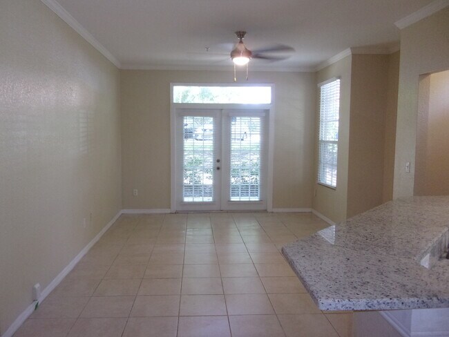 Viviendo - 6420 Raleigh St