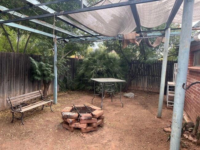 Foto del edificio - 2555 E Fort Lowell Rd