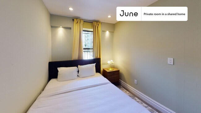 Foto del edificio - Private bedroom in 3 bed/1 bath Home