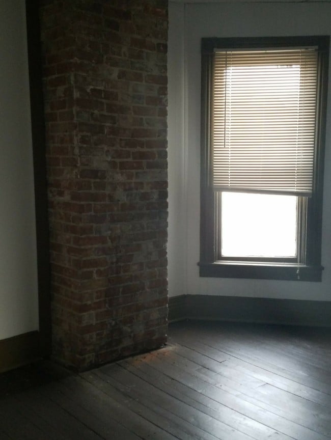 Building Photo - 878 Prospect Ave