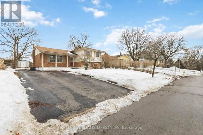 Building Photo - 32 Rollscourt Gardens