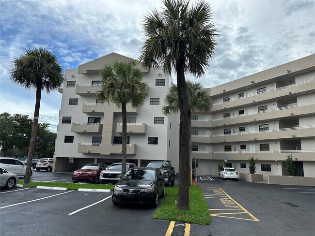 Foto del edificio - 15969 NW 64th Ave