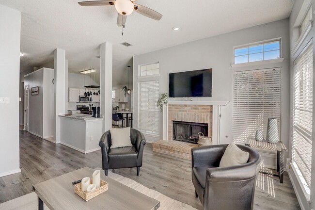 Building Photo - 6302 Mt Vernon Dr