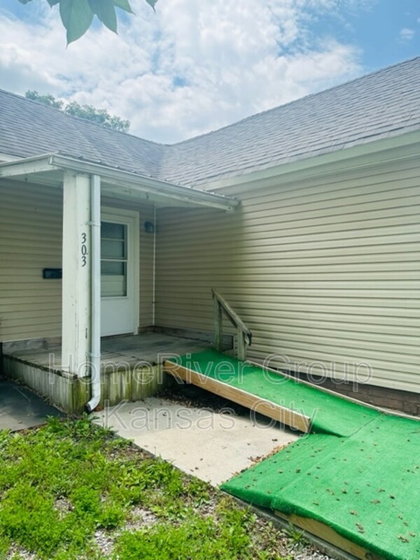 303 W 22nd St, Higginsville, MO 64037 House Rental in Higginsville, MO