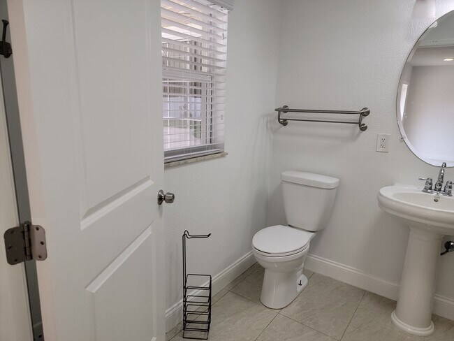 Foto del edificio - Efficiency, all utilities included kitchen.