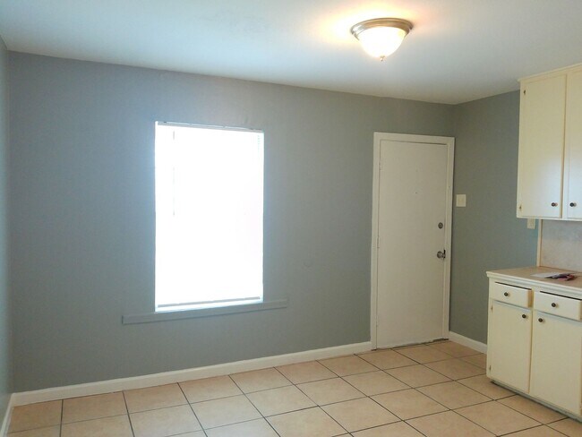 Foto del edificio - 4330 Spring St