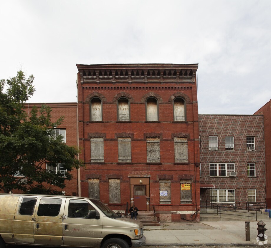 Building Photo - 27 Granite St