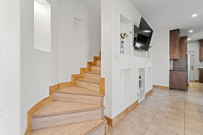Building Photo - 3002 S L Ln