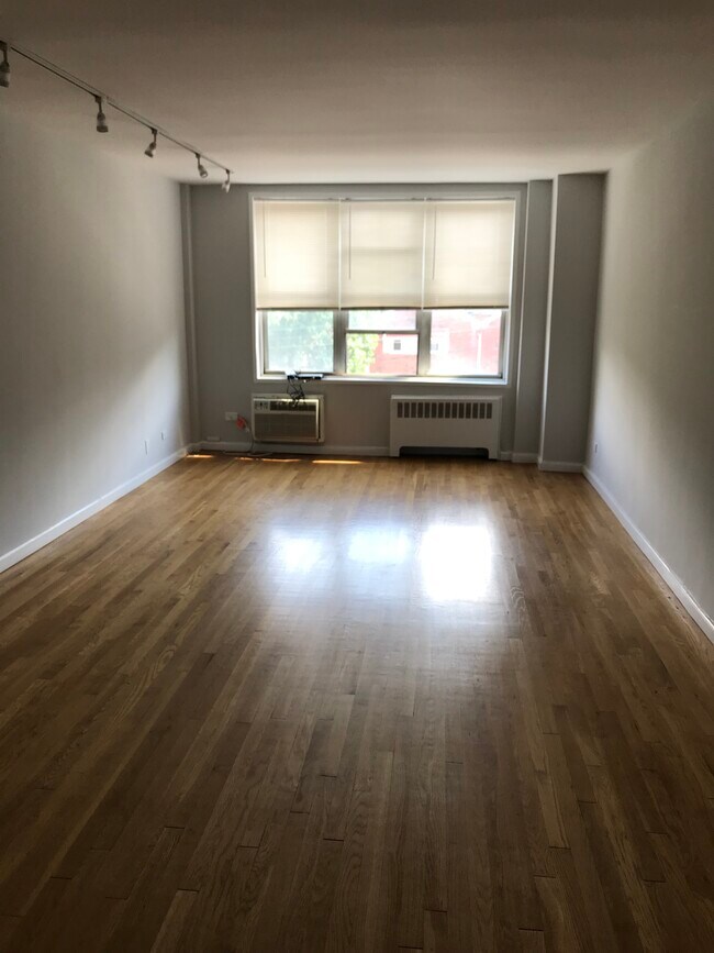 Building Photo - 5715 Mosholu Ave