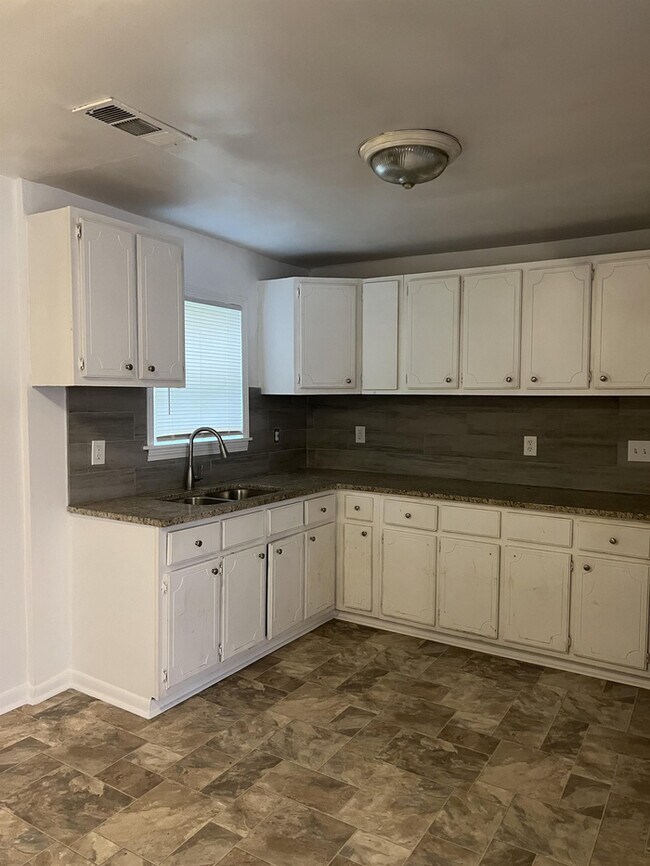 Foto del edificio - 2412 Forrest Park Rd SE