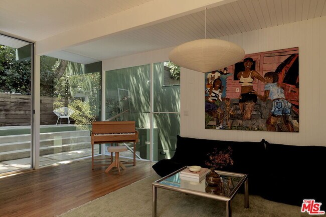 Foto del edificio - 8322 Ridpath Dr