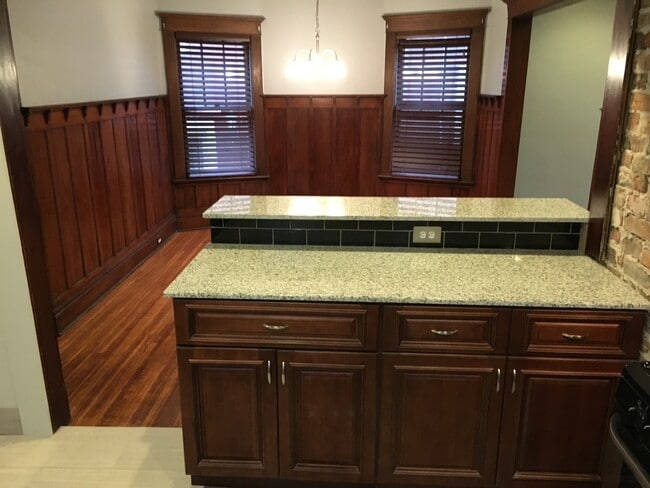 Building Photo - 76 Cottage St