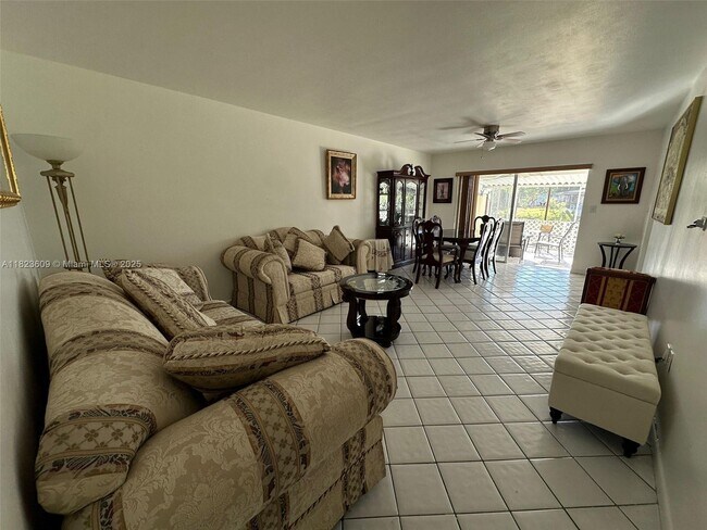 Foto del edificio - 13846 Kendale Lakes Dr