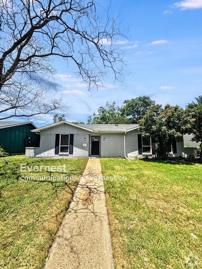 Building Photo - 807 Meadow Mead Dr
