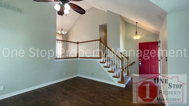 Foto del edificio - Stunning 3 Bedroom 2.5 Bathroom in Raymore!