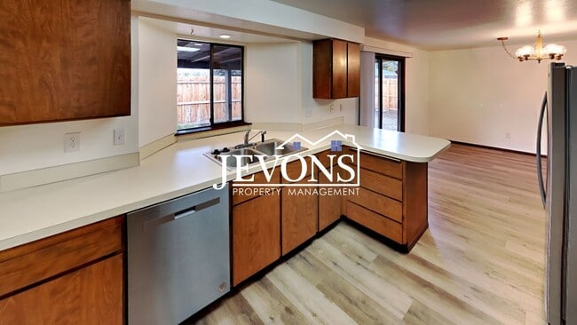 Building Photo - 1202 S 39th Ave