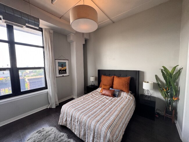 Foto del edificio - 811 W 15th Pl