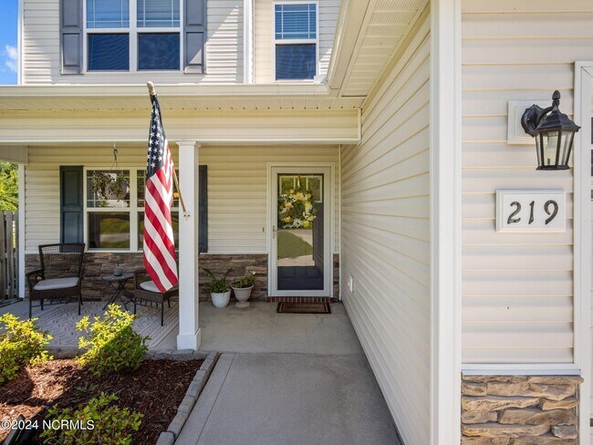 Building Photo - 219 Breakwater Dr