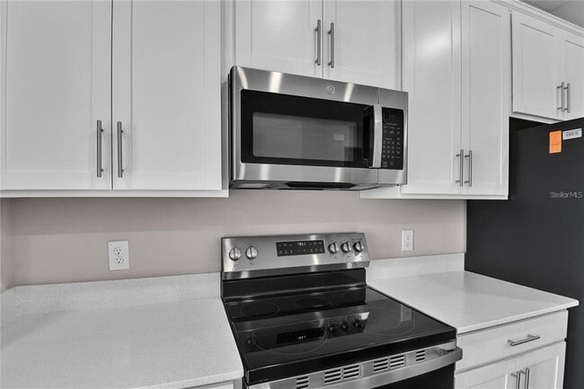 Building Photo - 830 Ballantyne Dr