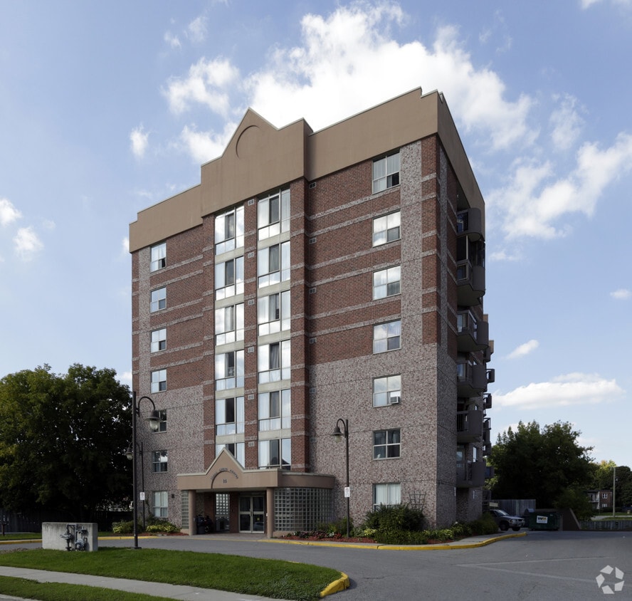 14 Worsley Apartments 14 Worsley St Barrie, ON