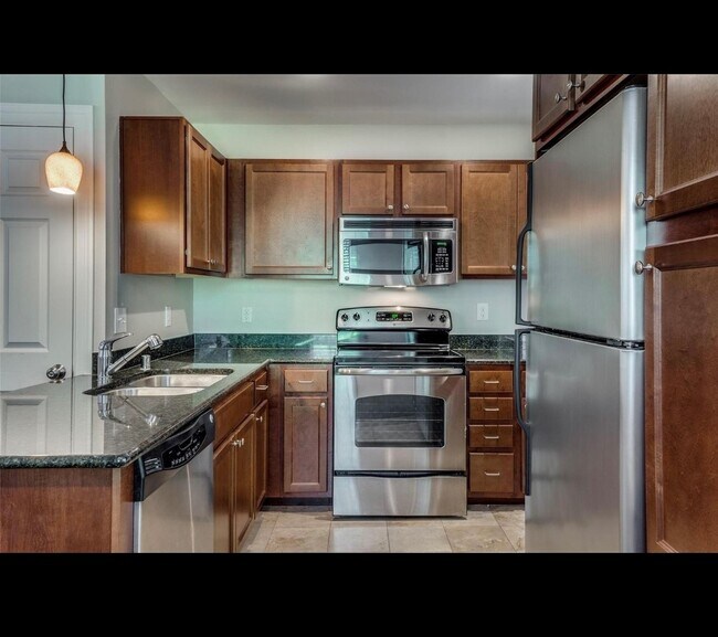 Building Photo - 4815 Bradford Dr