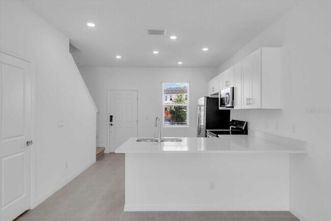 Building Photo - 16550 San Nicola Pl