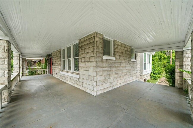 Building Photo - 196 N McNeil St