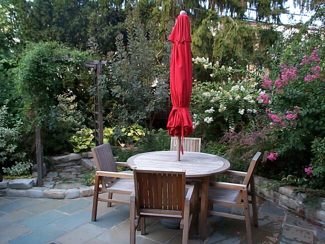 garden - 487 13th St