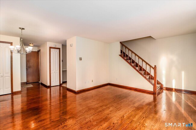 Foto del edificio - 62 Old Farms Ln