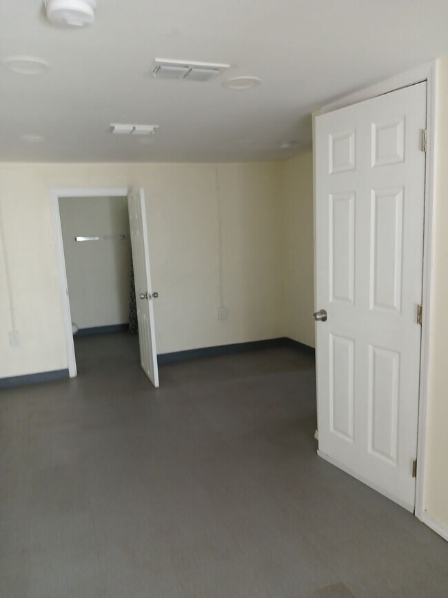 Foto del edificio - 1143 S Virginia Ave