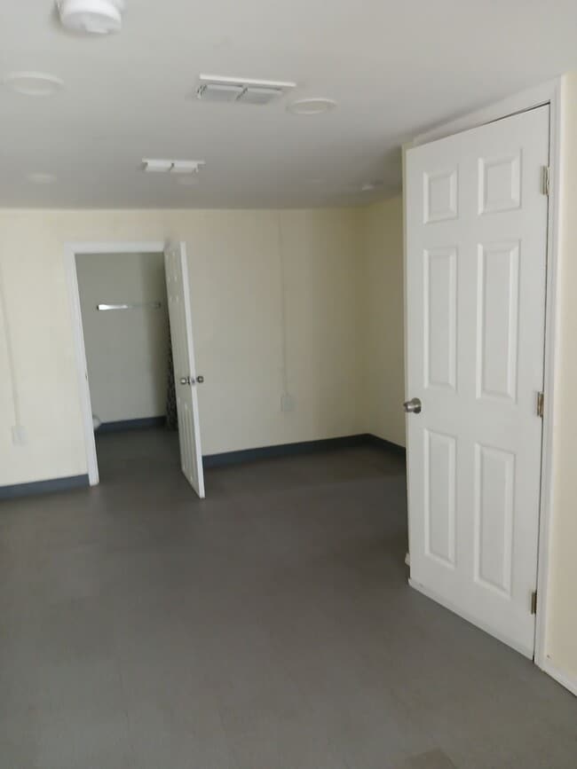 Building Photo - 1143 S Virginia Ave