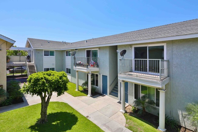 Foto del edificio - 8101 Larson Avenue